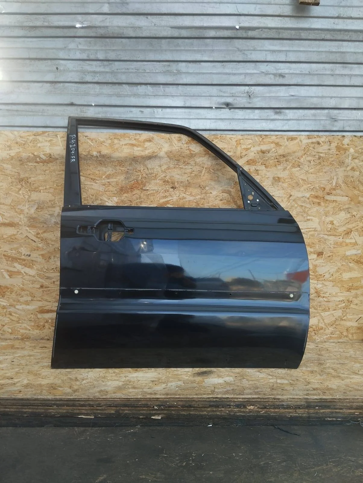 Дверь Mitsubishi Pajero 4 2007-2022гг. передняя правая Черная X24