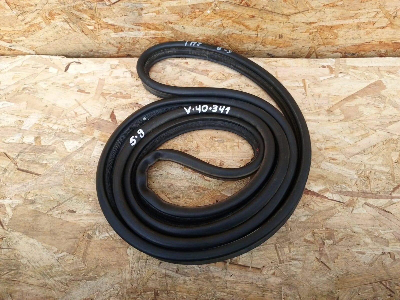 Уплотнитель крышки багажника Toyota Camry V40 2006-2011гг.