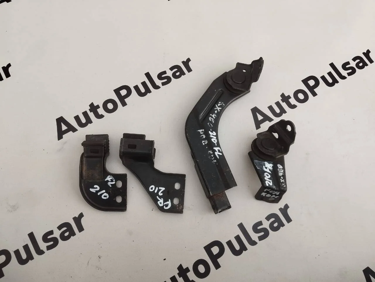 Кронштейн радиатора кондиционера Toyota Land Cruiser Prado 150 комплект