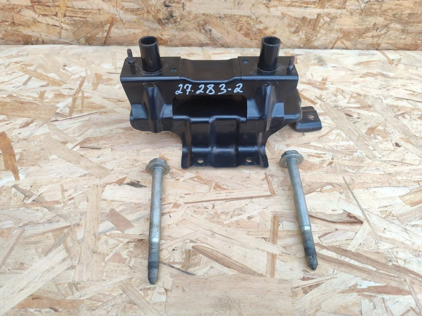 Кронштейн калитки Mitsubishi Pajero 4 с болтами