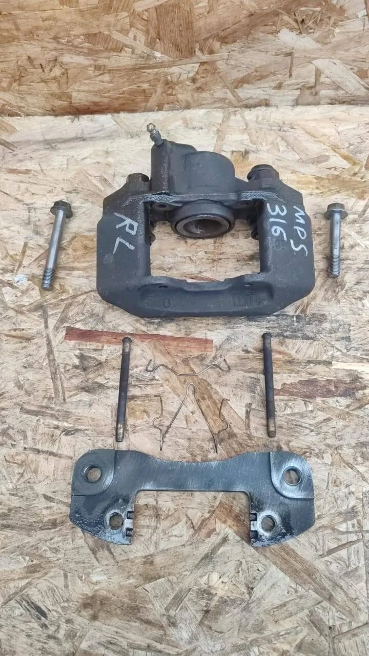 Суппорт Mitsubishi Pajero Sport K9 задний левый Оригинал