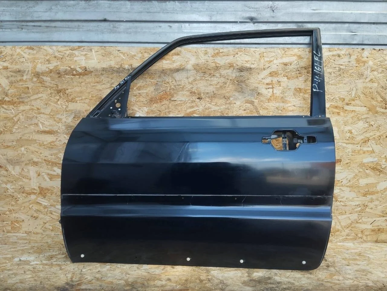 Дверь Mitsubishi Pajero 4 левая 3-х дверка Оригинал Цвет-Чёрный X24