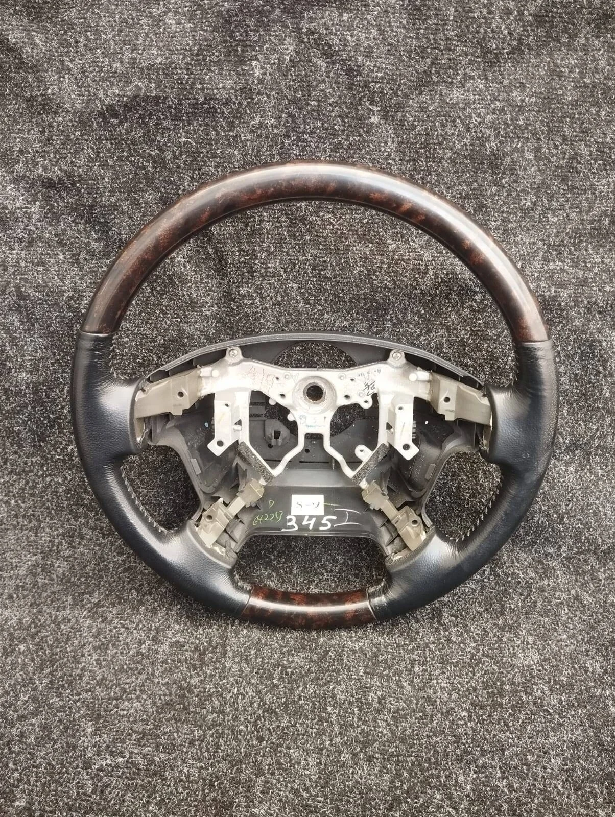 Руль Toyota Land Cruiser 200 2008-2015гг. Оригинал Без ПОДОГРЕВА Черная Кожа