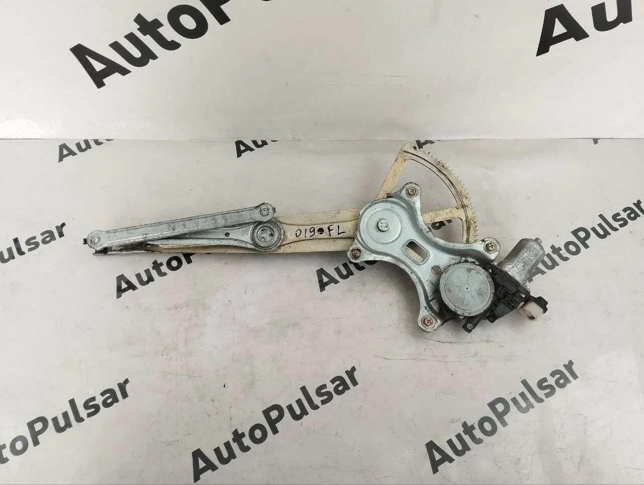 Стеклоподъемник Mitsubishi L200 KB передний левый