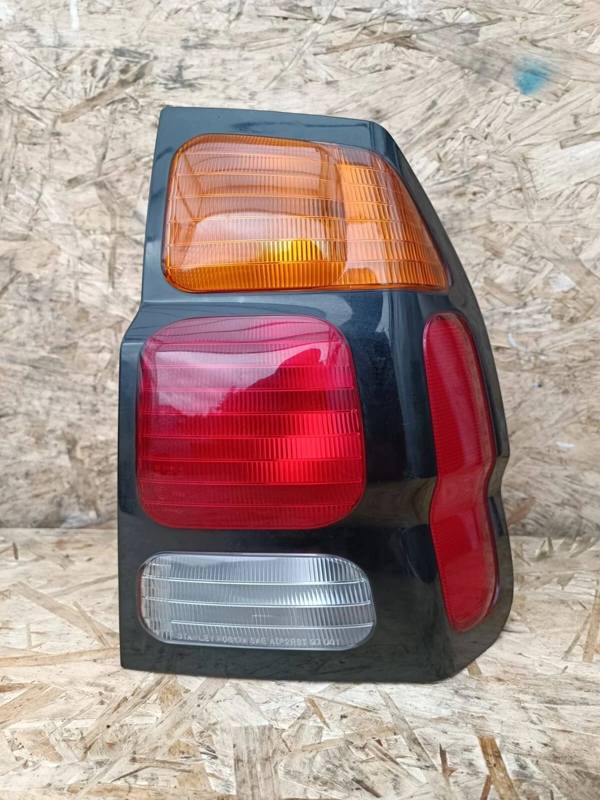 Фонарь Mitsubishi Pajero Sport K9 2000-2004гг. задний правый Оригинал