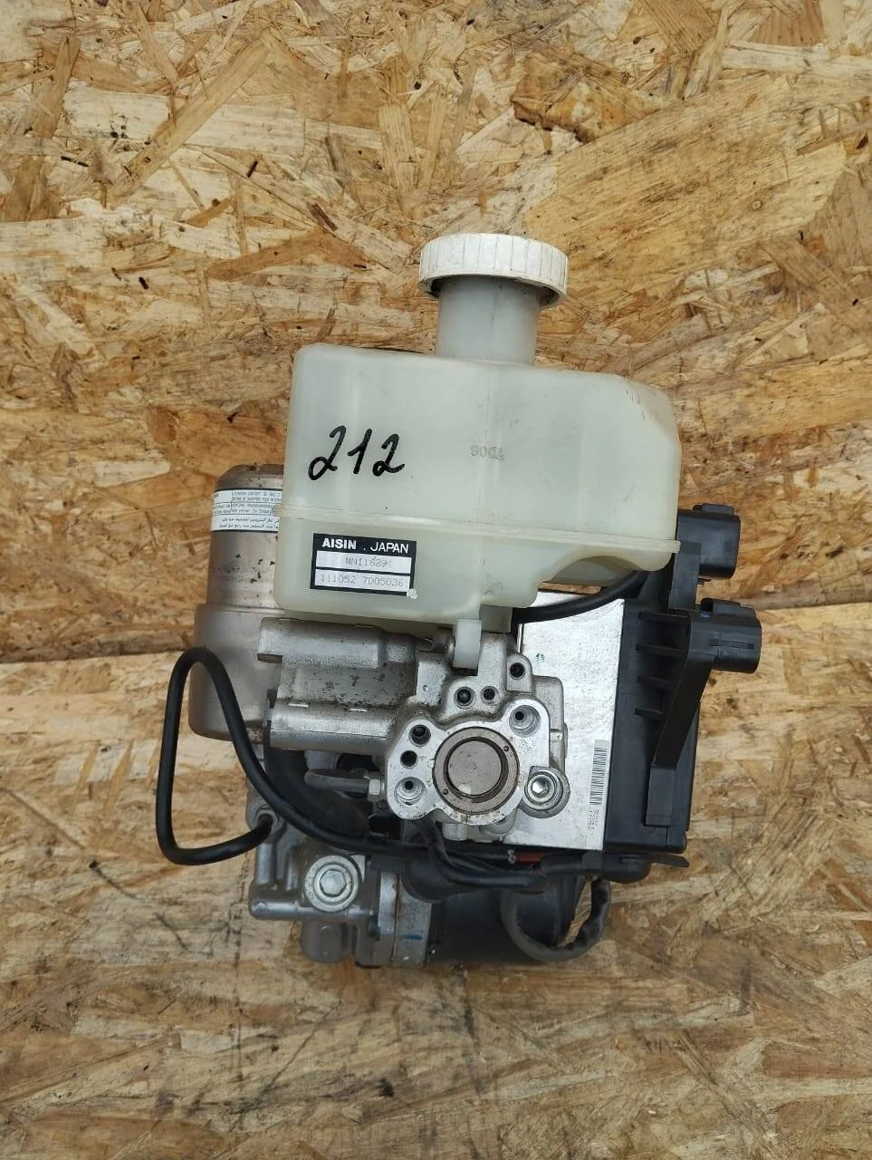 Блок АБС Mitsubishi Pajero 4 в сборе без VSC MN116391