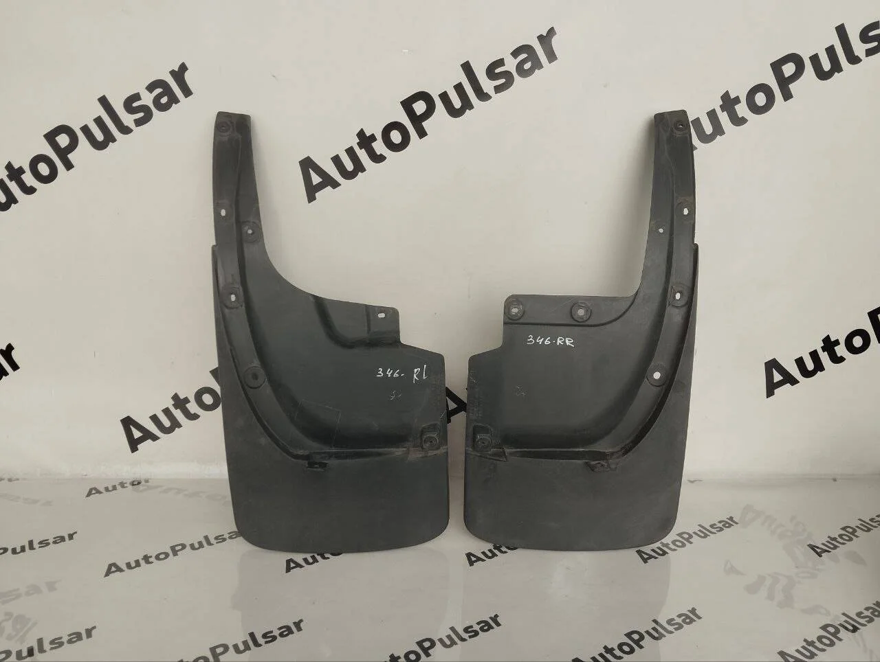 Брызговик задний Toyota Land Cruiser 200 2008-2015гг. к-т Оригинал Трещин нет