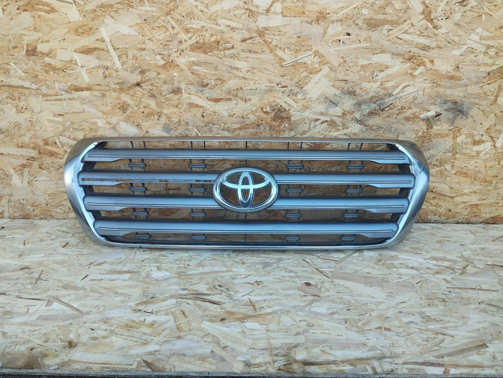 Решетка радиатора Toyota Land Cruiser 200 2008-2011гг.