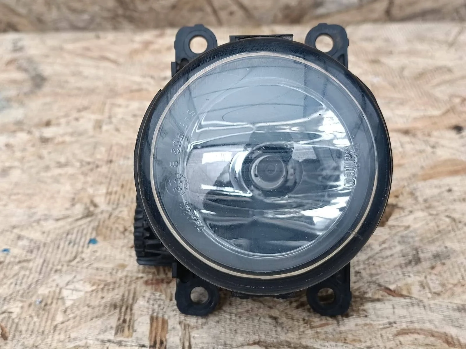 Фара противотуманная Mitsubishi Pajero 4 передняя 2007-2009гг. Оригинал