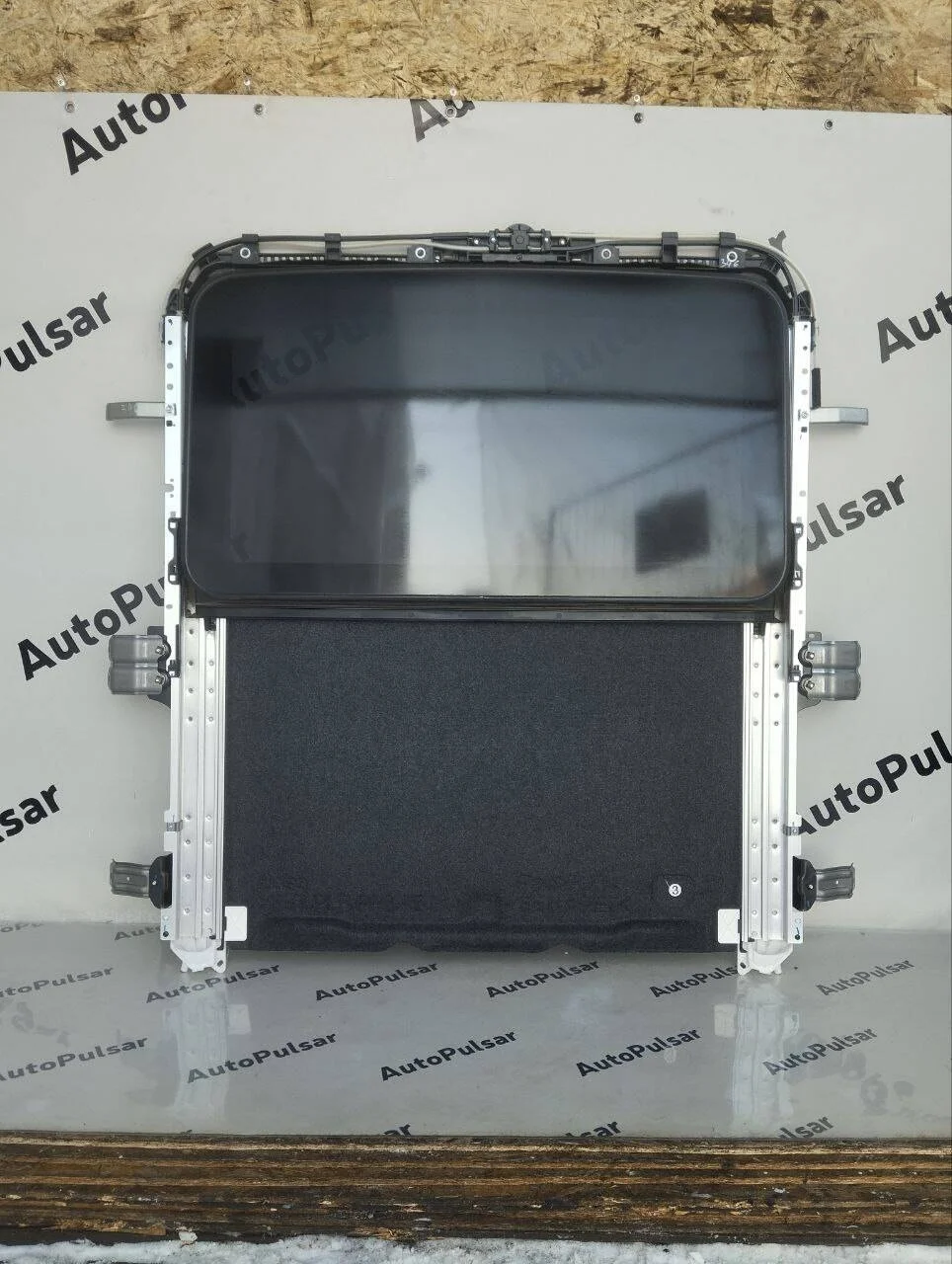 Люк Toyota Land Cruiser 200 2008-2021гг. Оригинал