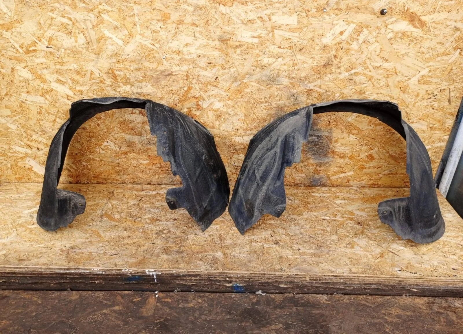 Подкрылок Audi A6 C6 передний комплект