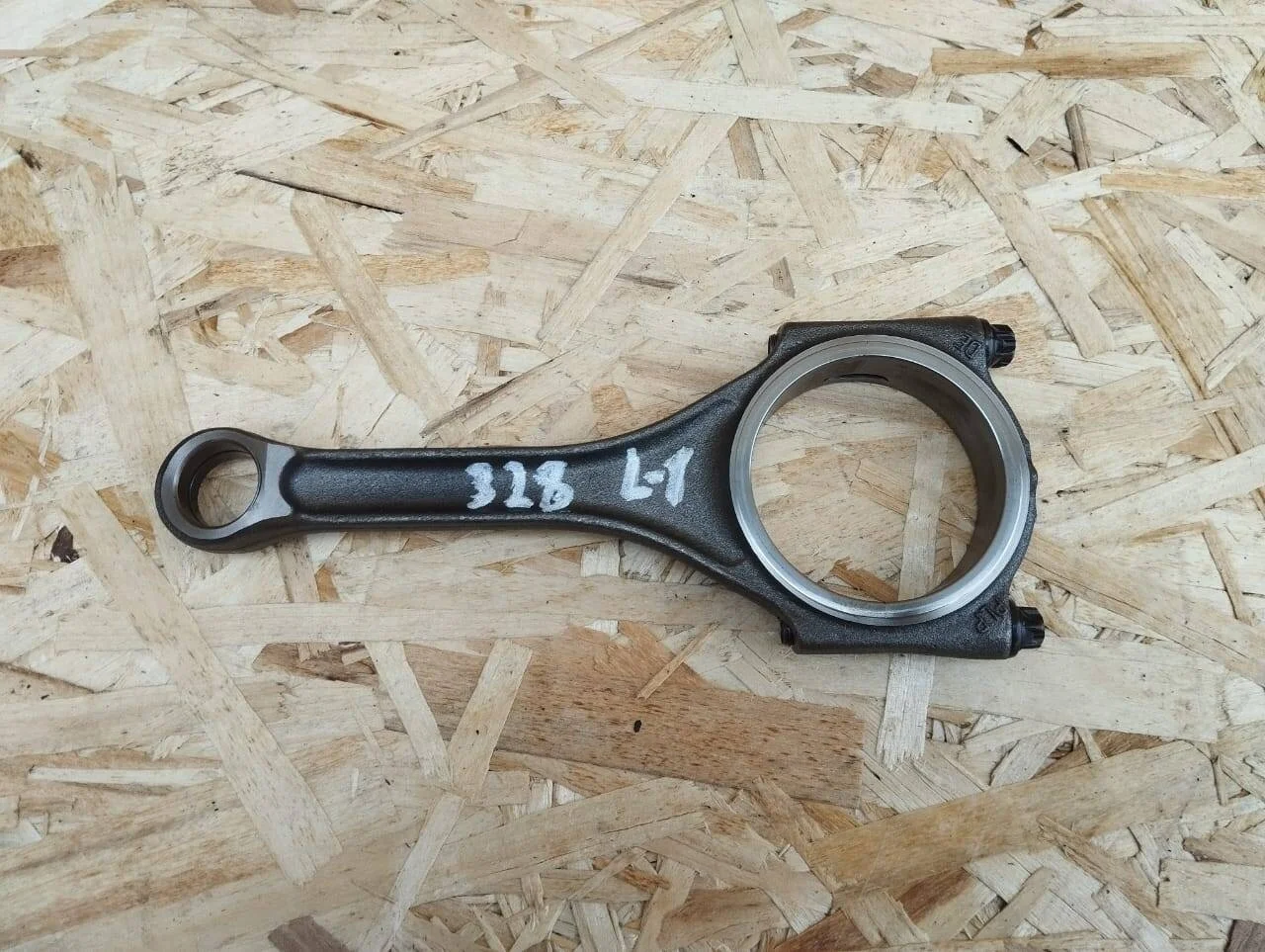 Шатун Audi A6 3.2 AUK BKH BYU