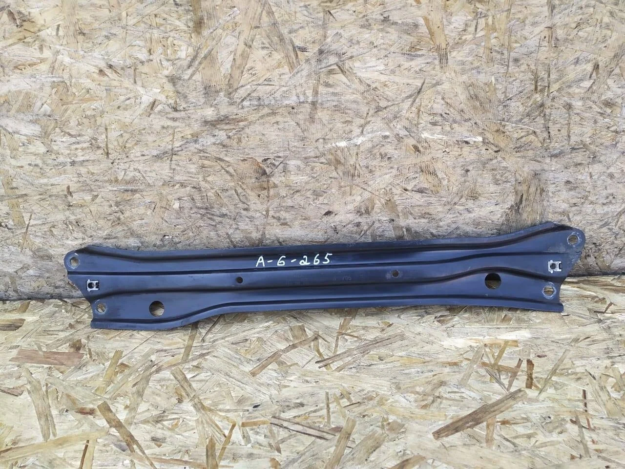 Кронштейн подрамника Audi A6 C6 переднего