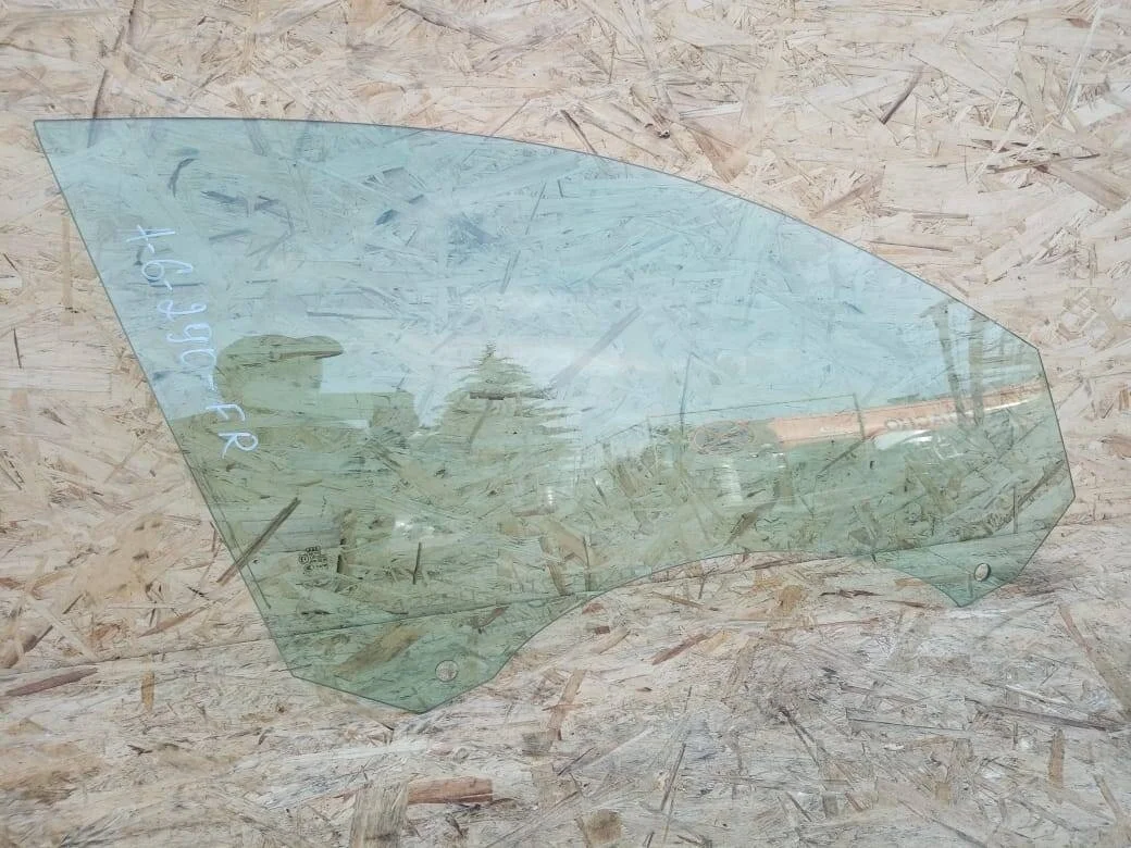 Стекло двери Audi A6 C6 переднее правое