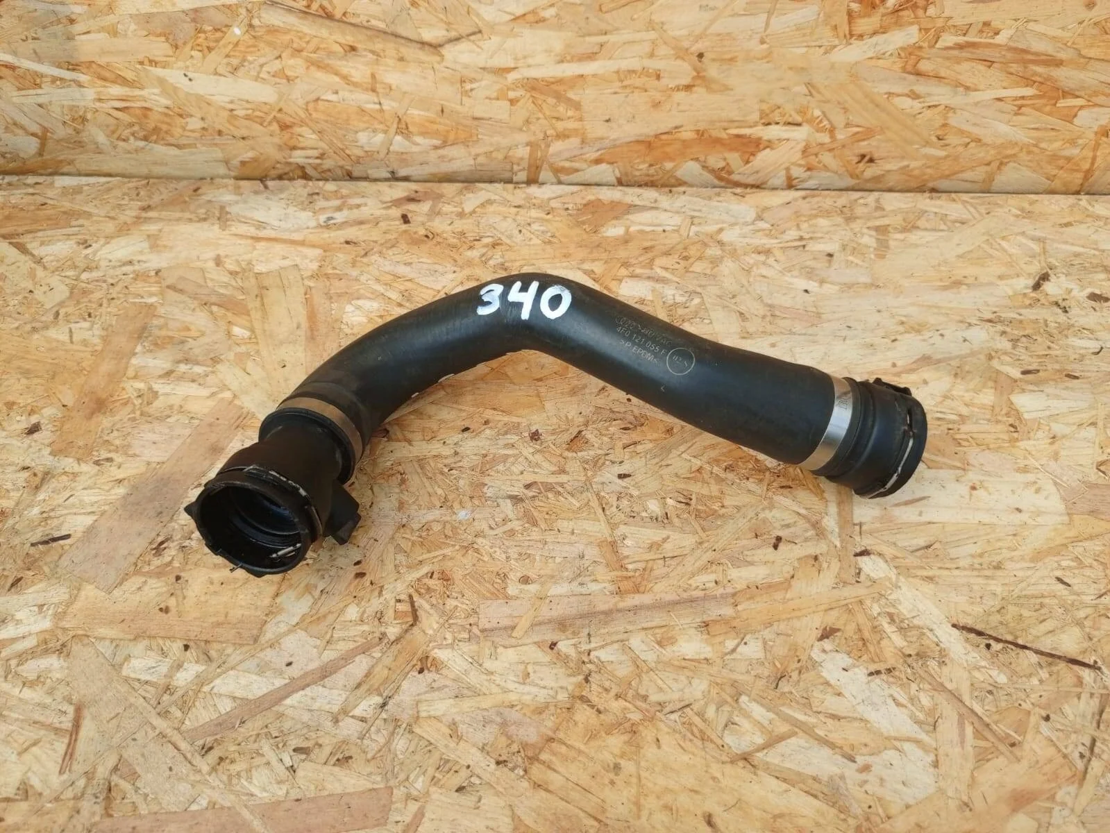 Патрубок радиатора Audi A6 C6 нижний правый