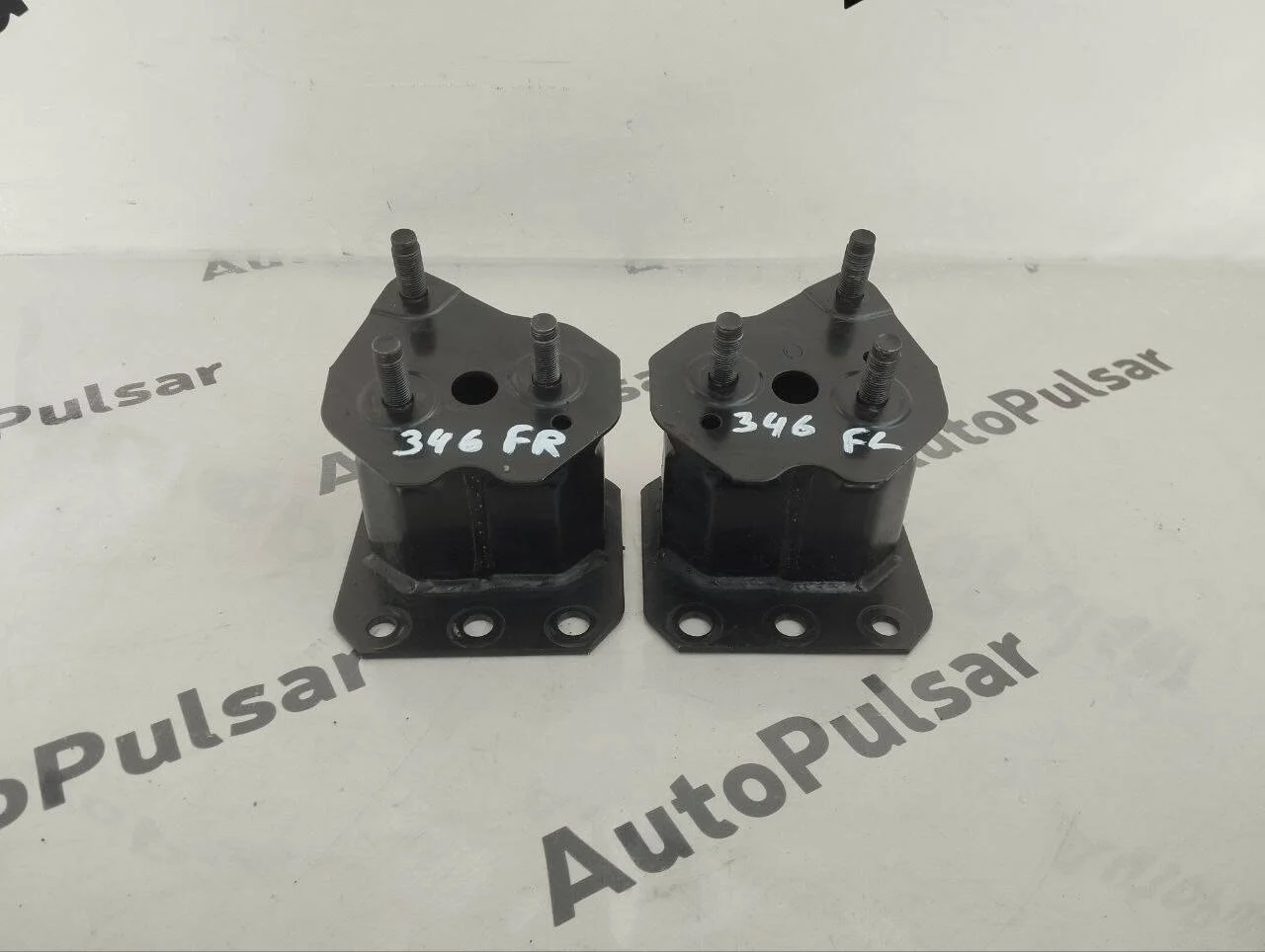 Кронштейн усилителя бампера Toyota Land Cruiser 200 переднего комплект оригинал