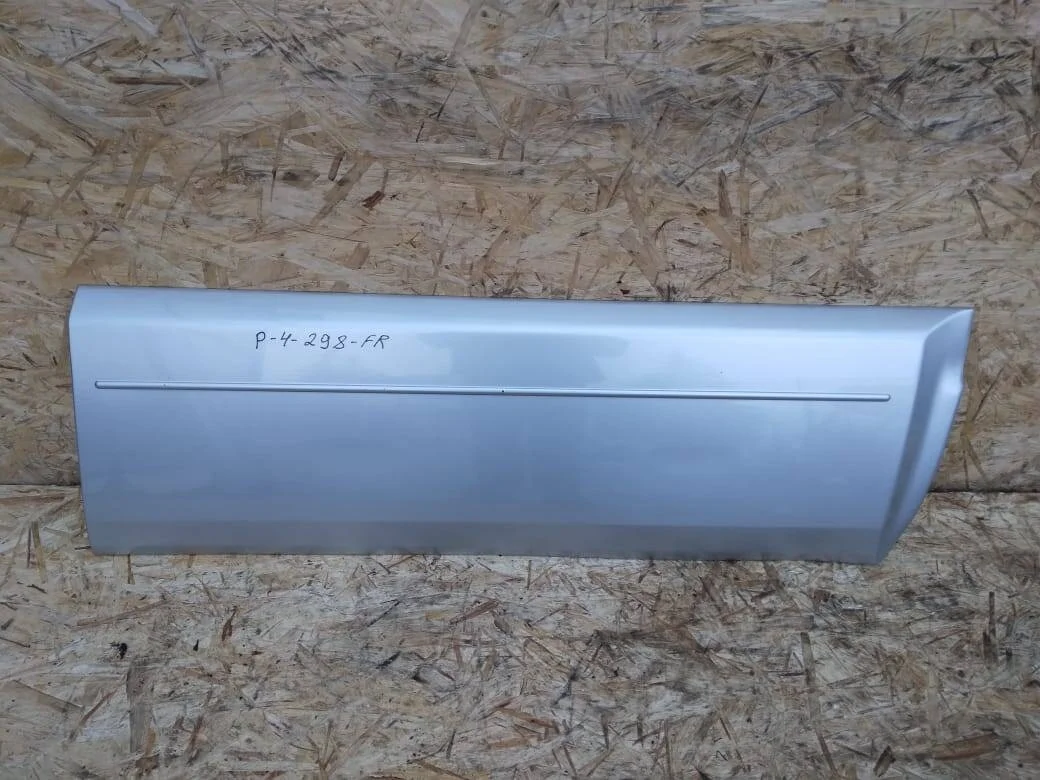 Молдинг двери Mitsubishi Pajero 4 передний правый Оригинал Крепления целые Трещин нет