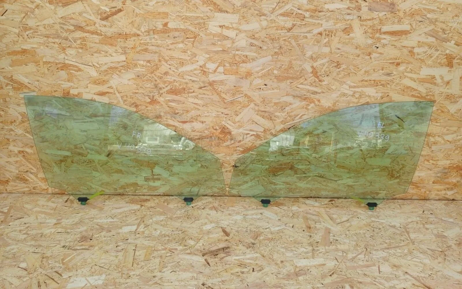 Стекло двери Toyota Camry V40 передний к-т Оригинал