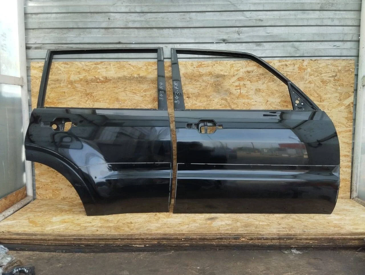 Дверь Mitsubishi Pajero 4 правая сторона к-т