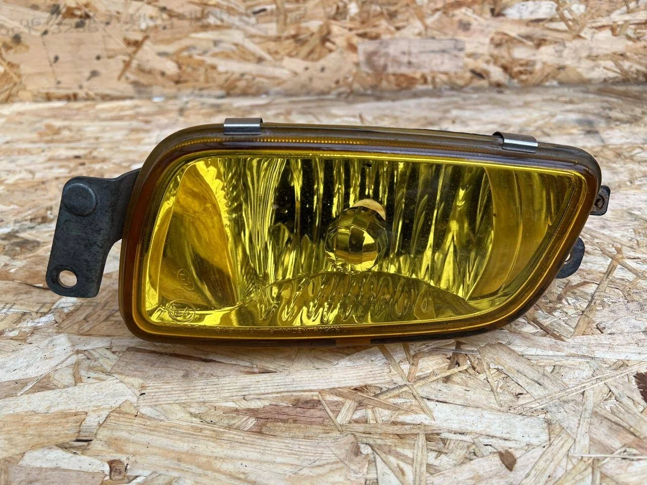 Фара противотуманная Mitsubishi Pajero 3 левая