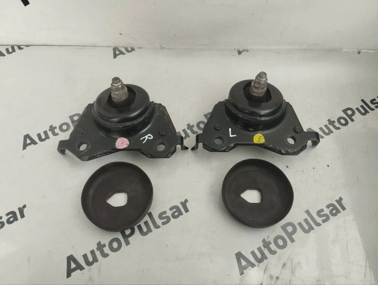 Опора двигателя Lexus LX570 Toyota Land Cruiser 200 комплект1UR 3UR Оригинал пробег 56000км