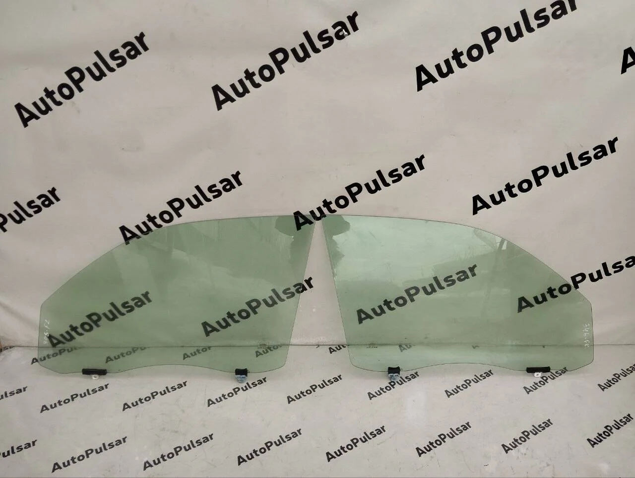 Стекло двери Toyota Land Cruiser 200 передней Оригинал НЕ ТРИПЛЕКС к-т