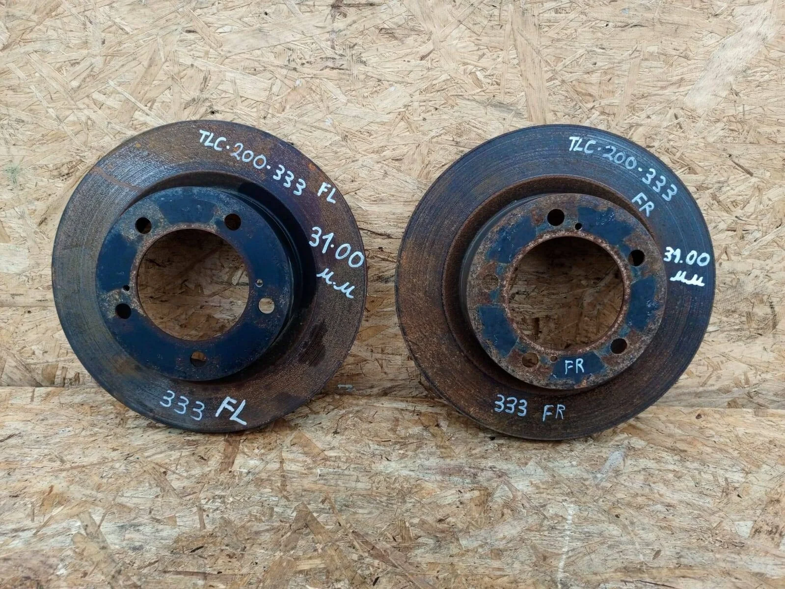 Диск тормозной Toyota Land Cruiser 200 передние комплект