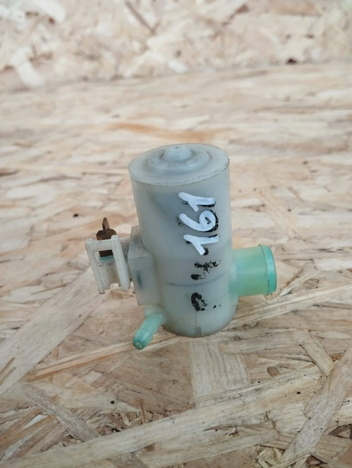 Насос омывателя Mitsubishi Pajero 4 лобовое