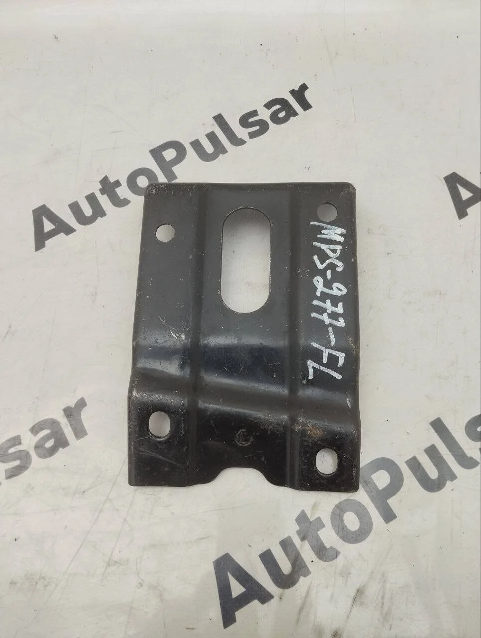 Кронштейн бампера Mitsubishi Pajero Sport K9 левый Правого-Нет