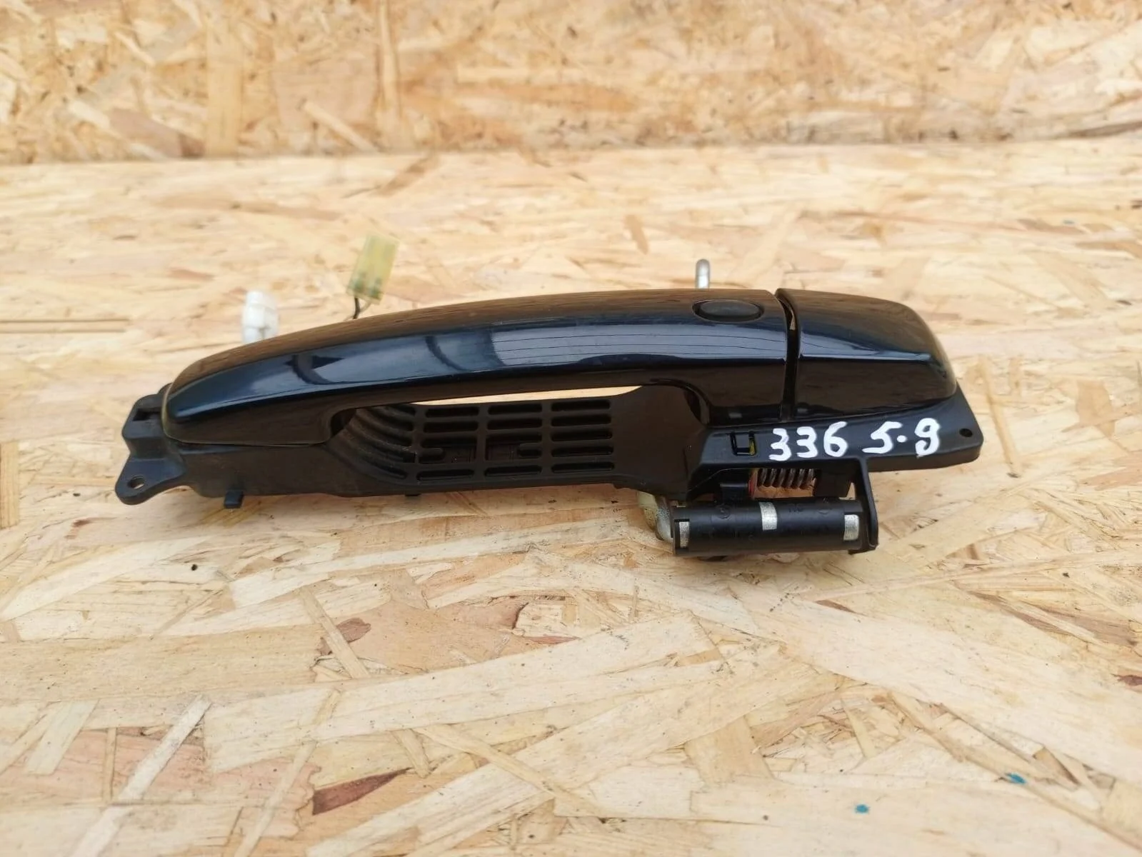 Ручка двери багажника Suzuki Grand Vitara наружная с кнопкой Цвет-ZJ3