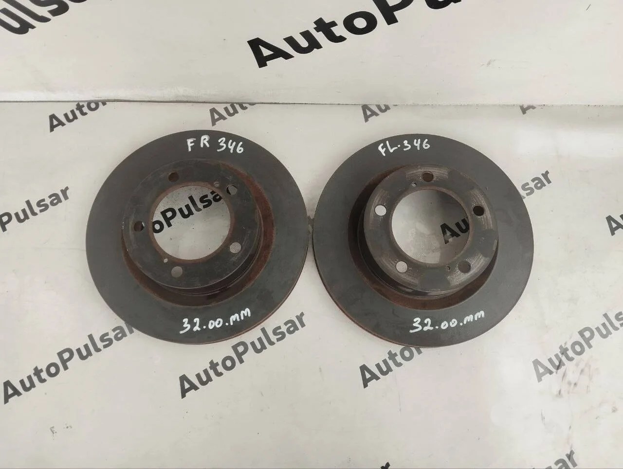 Диск тормозной Toyota Land Cruiser 200 передние комплект