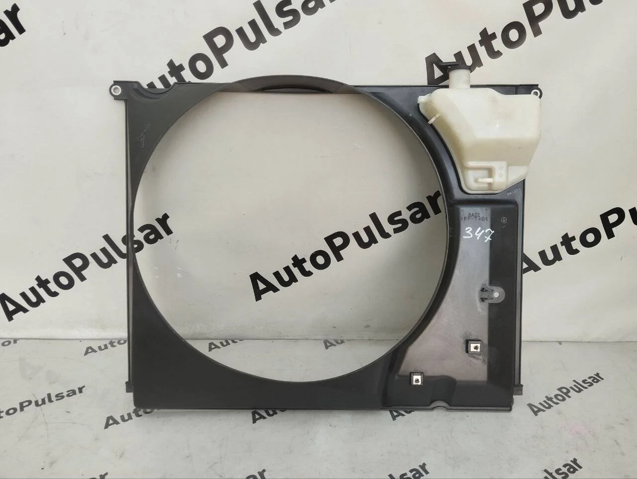 Диффузор радиатора Toyota Land Cruiser 200 2008-2011гг. 2UZ оригинал