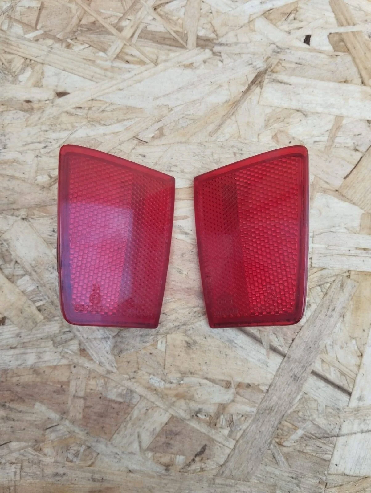 Катафот Mitsubishi Pajero 4 задний в бампер комплект