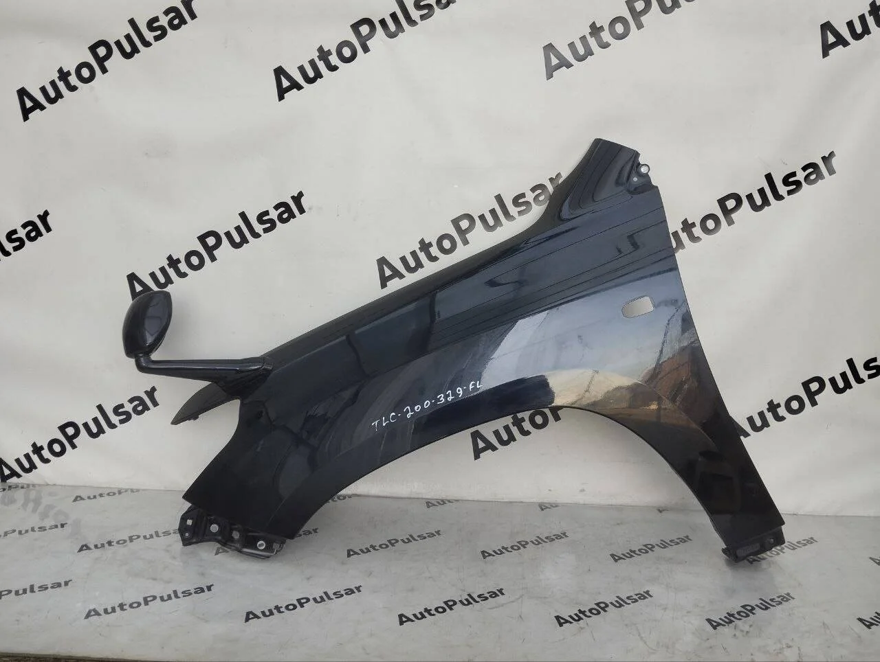 Крыло Toyota Land Cruiser 200 2008-2011гг. левое ОРИГИНАЛ с Правого Руля