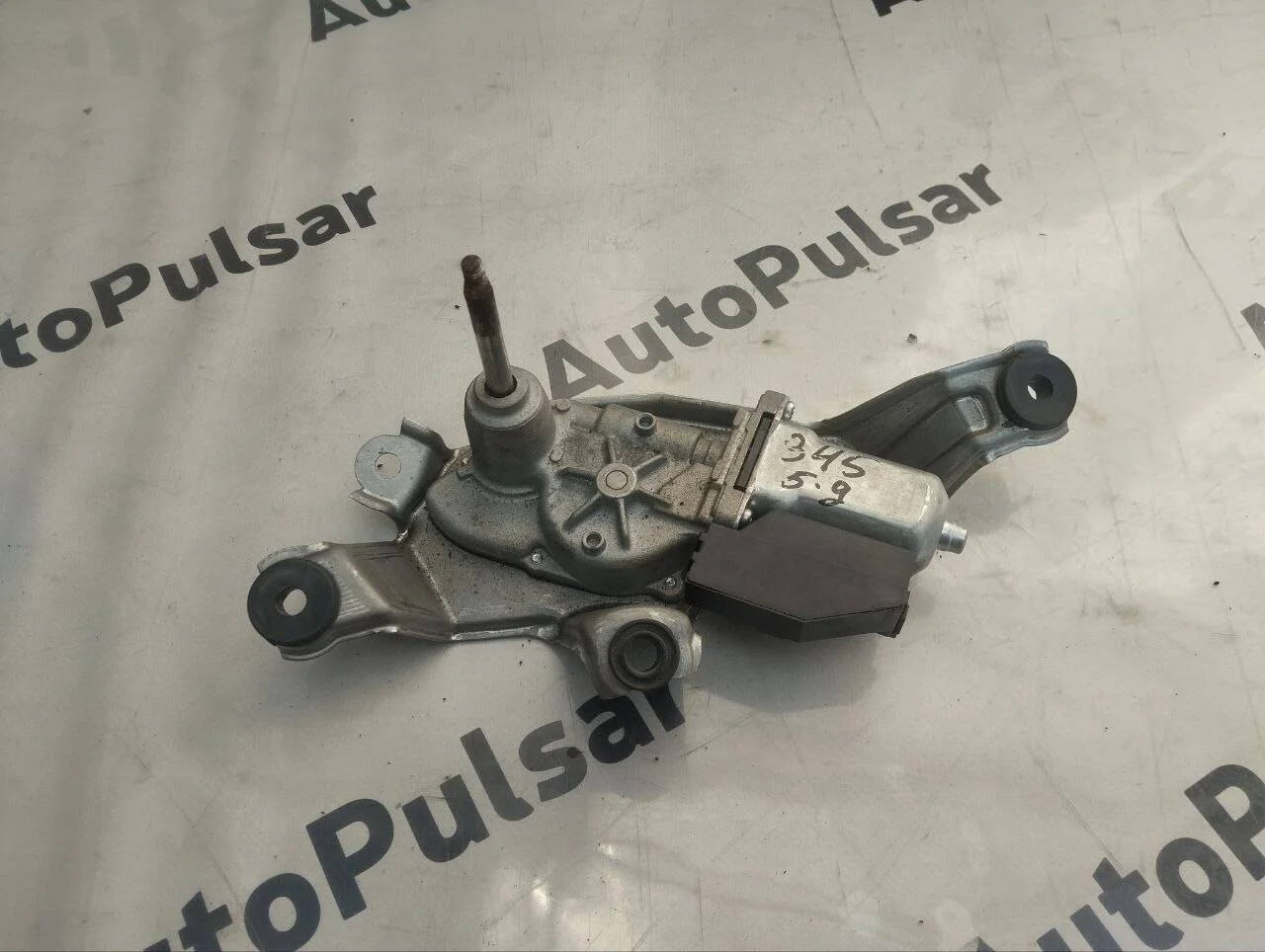 Мотор стеклоочистителя Toyota Land Cruiser 200 2008-2013гг. 5-ой двери