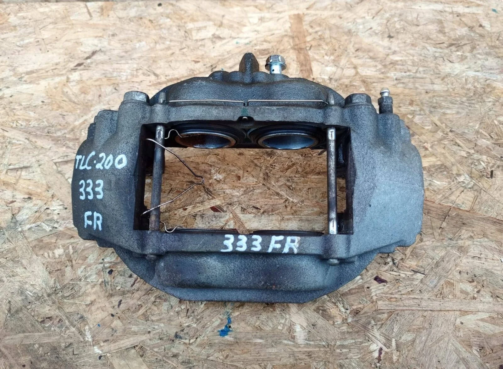 Суппорт Toyota Land Cruiser 200 передний правый Оригинал