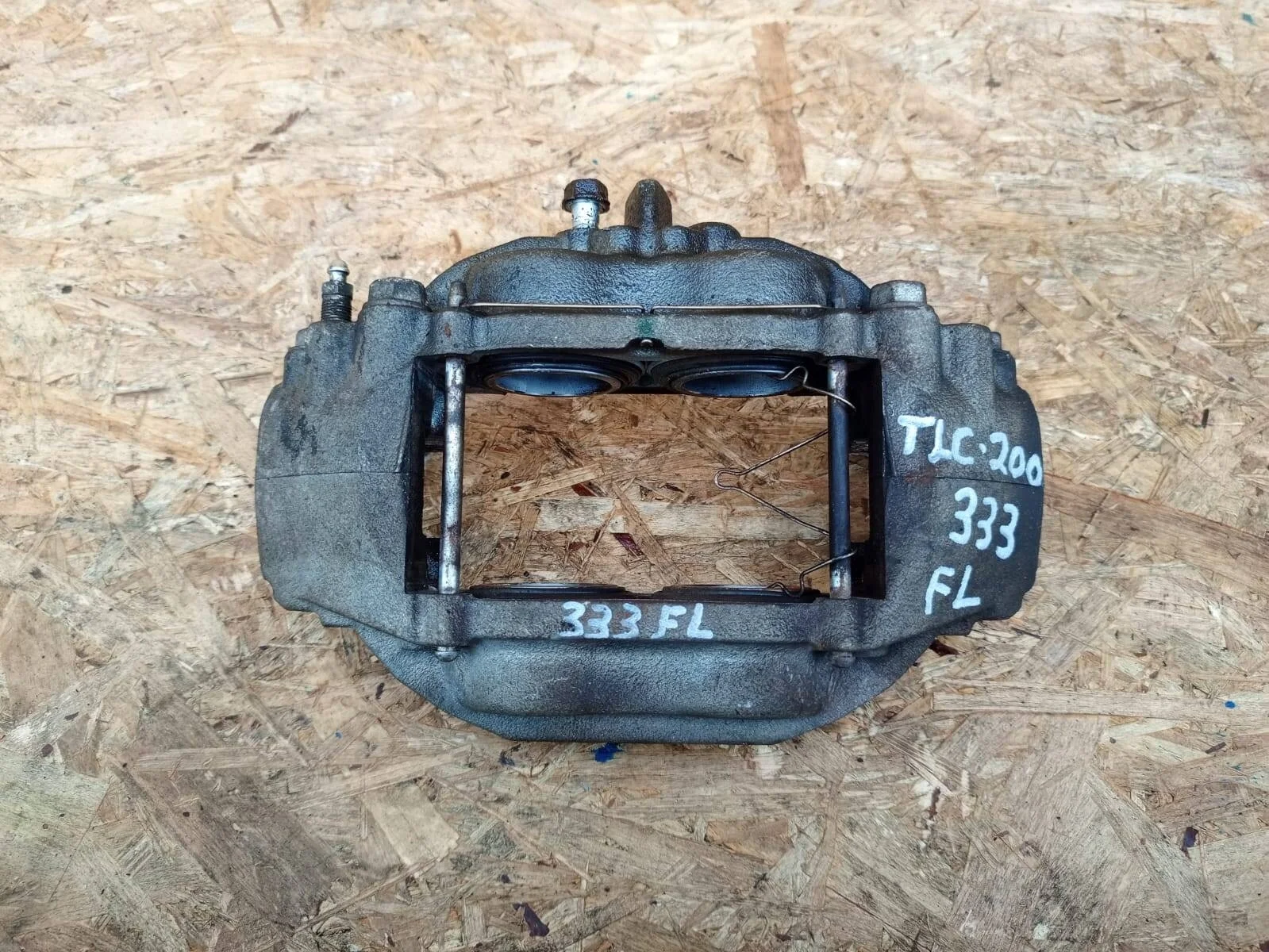 Суппорт Toyota Land Cruiser 200 передний левый Оригинал