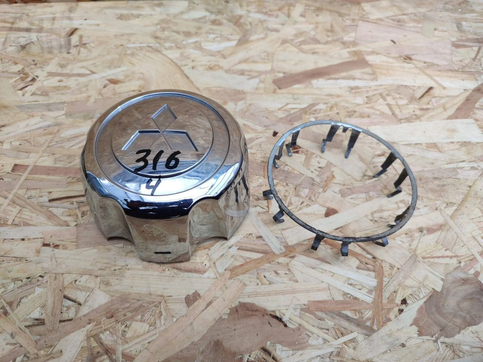 Колпак колеса Mitsubishi Pajero Sport K9