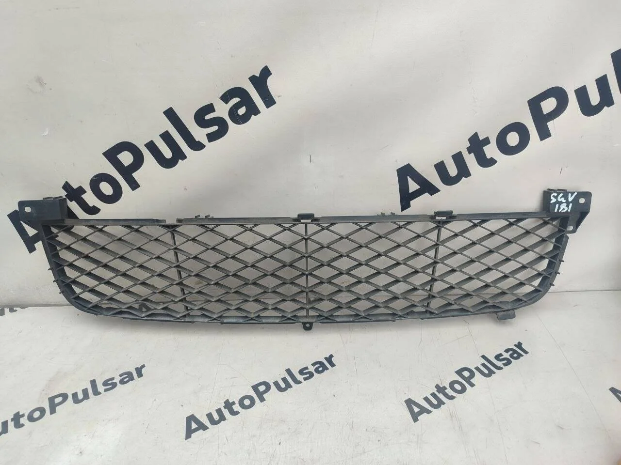 Решетка бампера Suzuki Grand Vitara 2005-2007гг. Оригинал дефект креплений