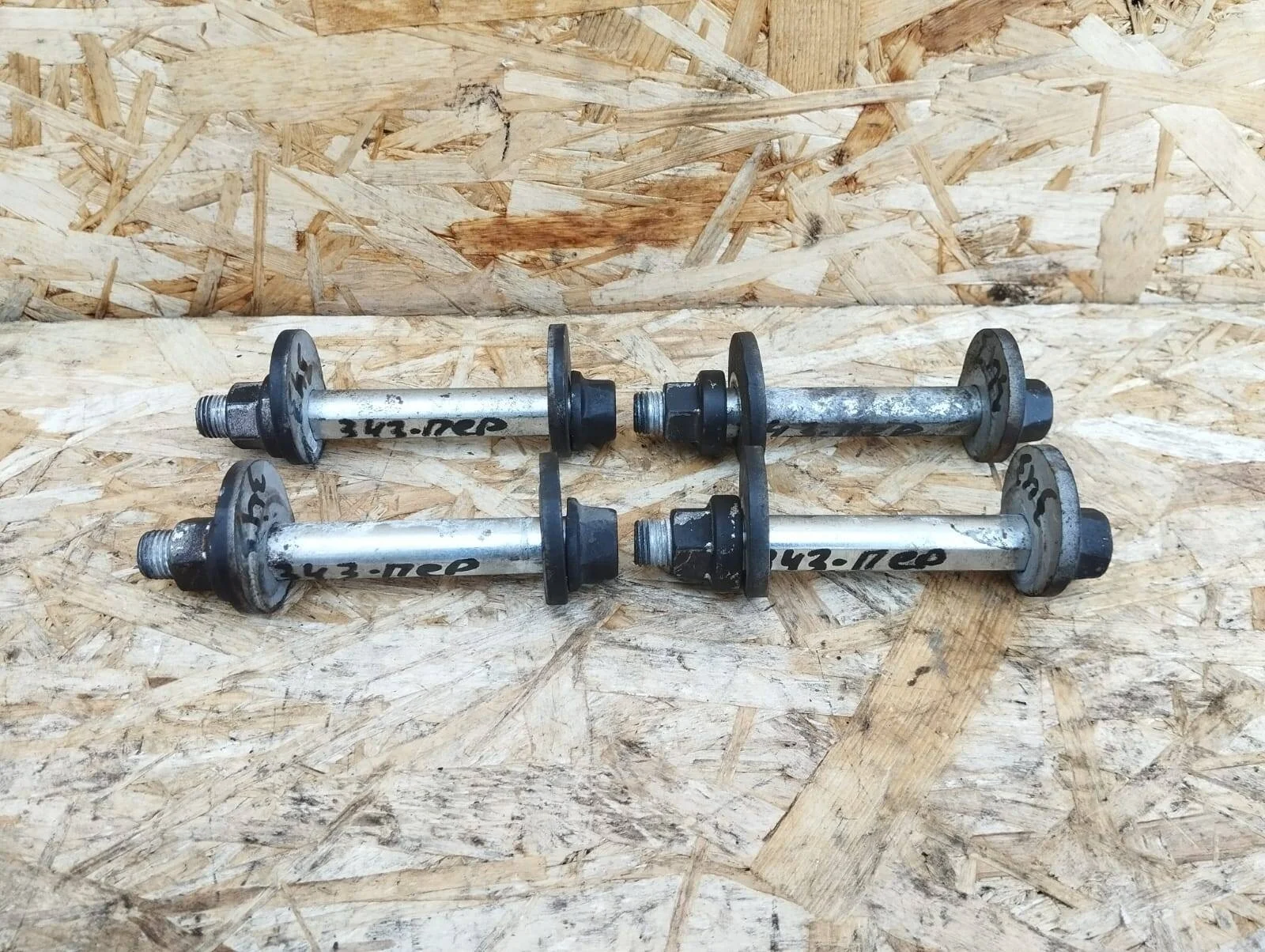 Болт развальный Mitsubishi Pajero 4 передний к-т Оригинал