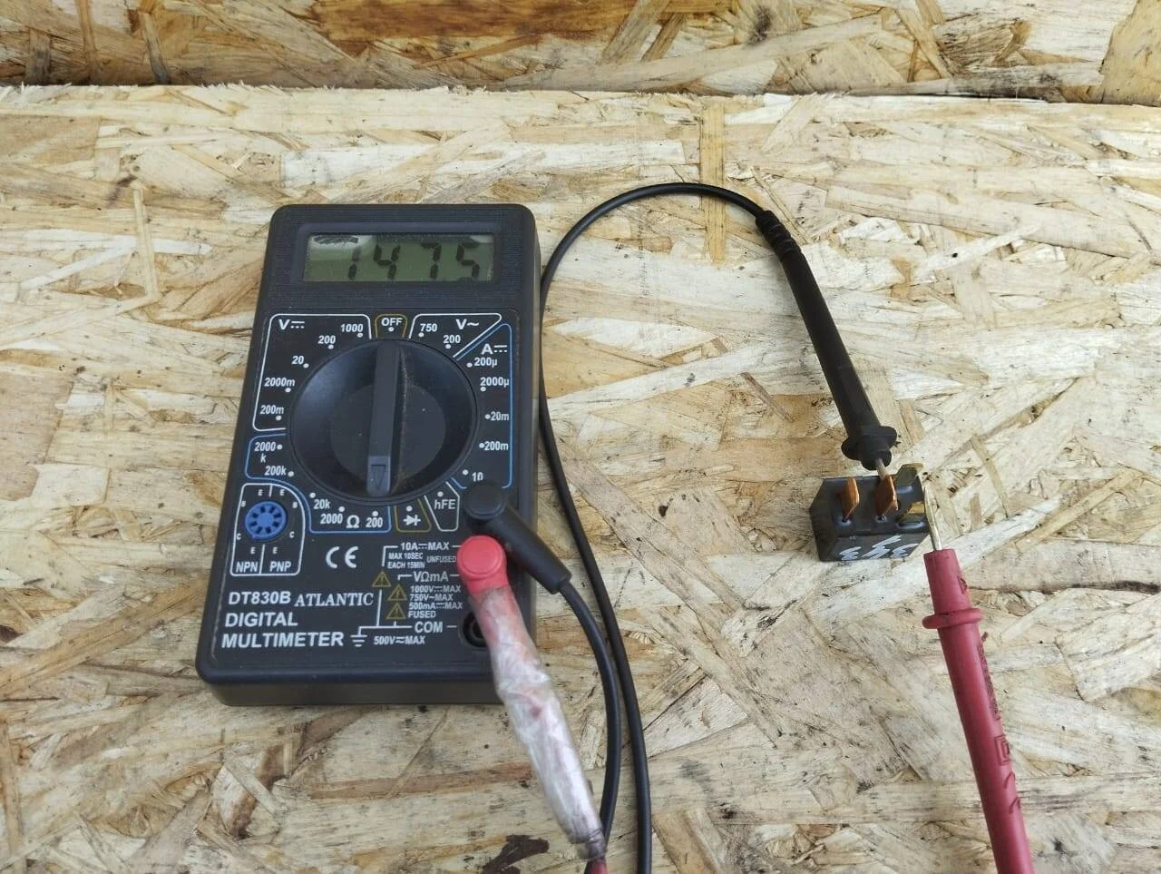 Реле Mitsubishi MR588567