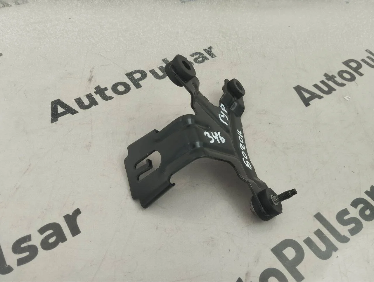 Кронштейн бачка ГУР Toyota Land Cruiser 200 бензин