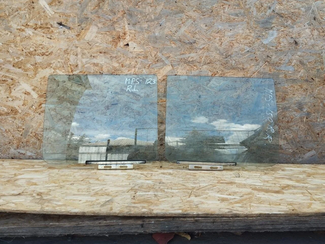 Стекло двери Mitsubishi Pajero Sport K9 задней