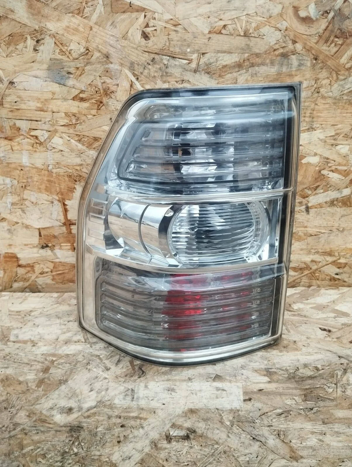 Фонарь Mitsubishi Pajero 4 задний левый Оригинал