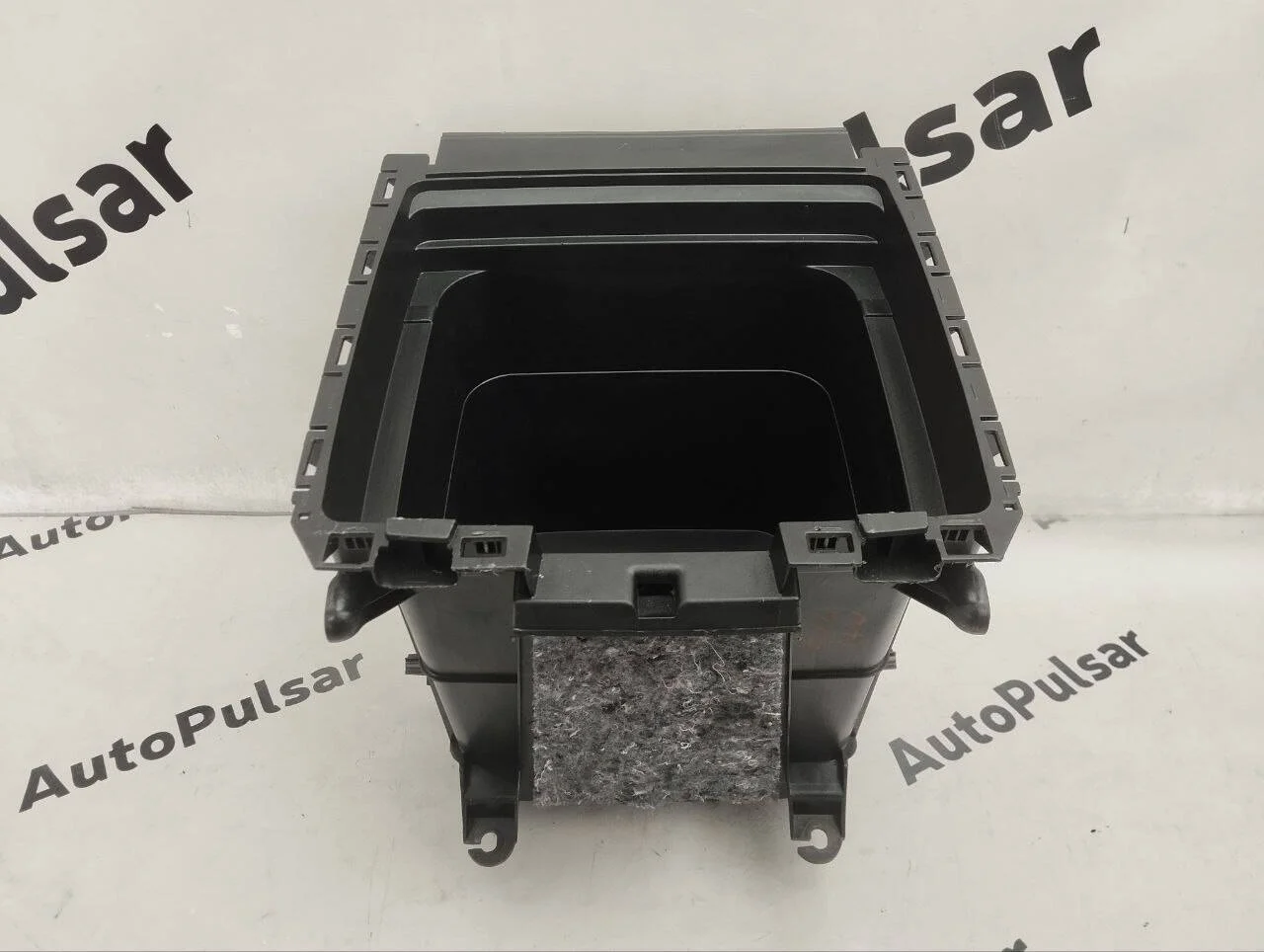 Ящик подлокотника Toyota Land Cruiser 200 оригинал