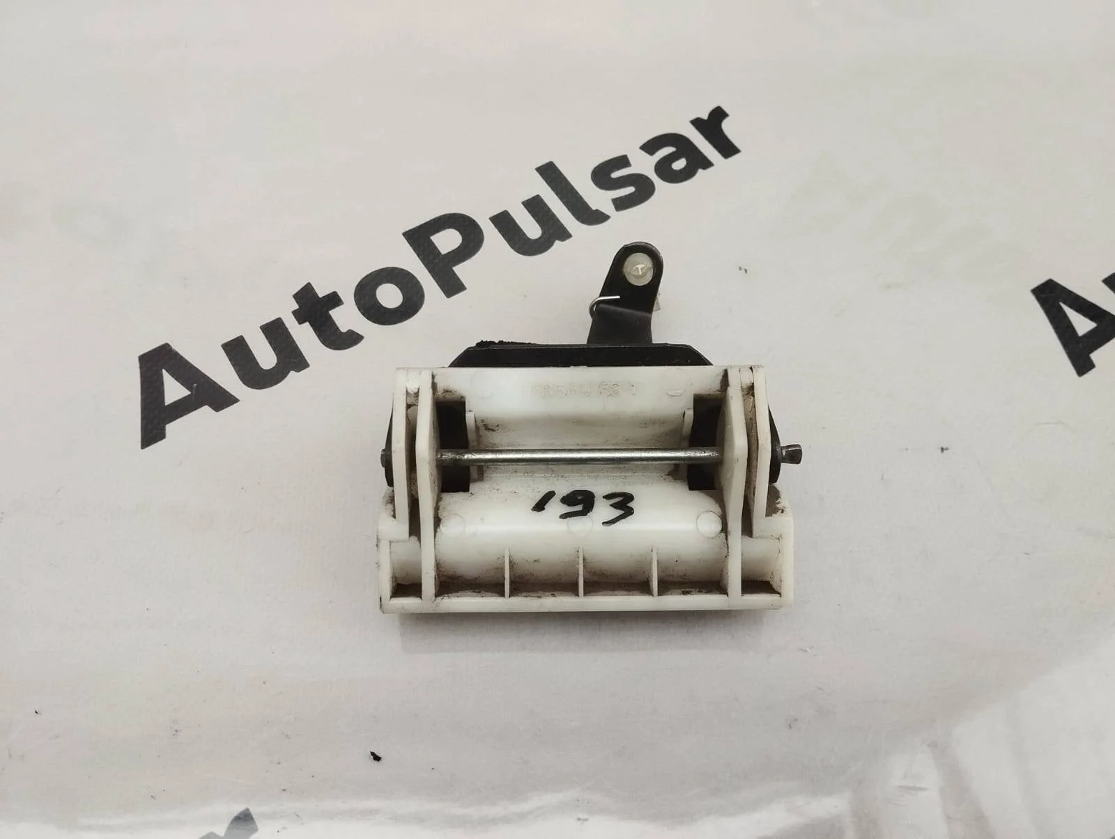 Ручка двери багажника Mitsubishi Pajero 4