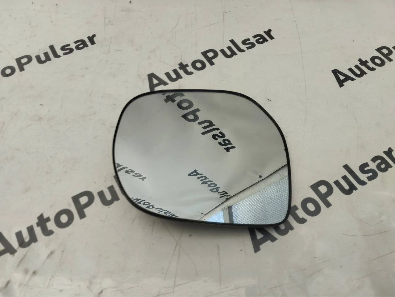 Зеркальный элемент Toyota Land Cruiser 200 правый