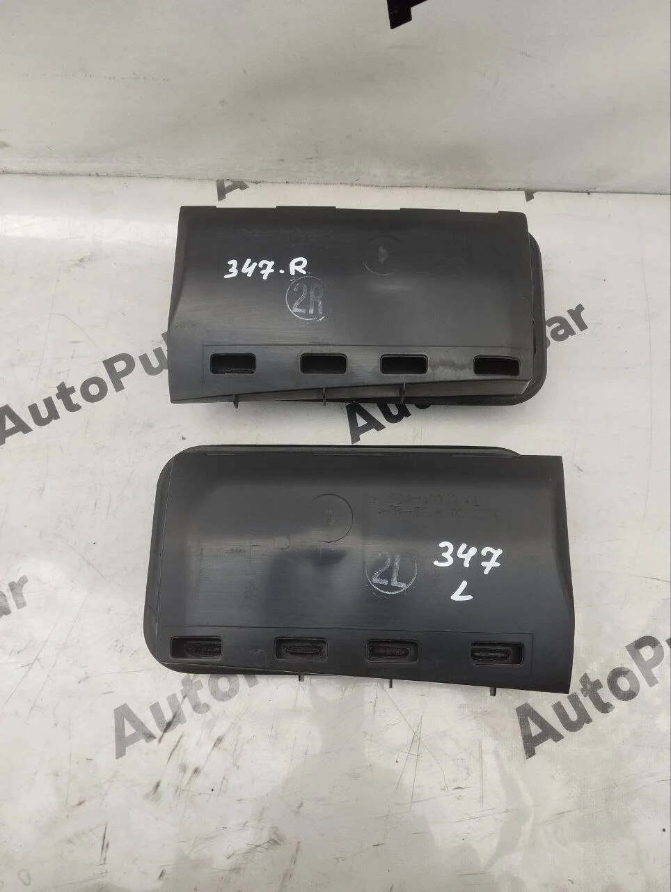 Заглушка заднего крыла Toyota Land Cruiser 200 комплект из 2шт