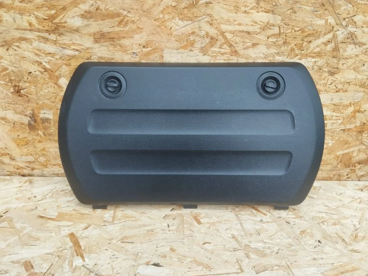 Крышка обшивки 5-ой двери Mitsubishi Pajero 4 Цвет-Чёрный