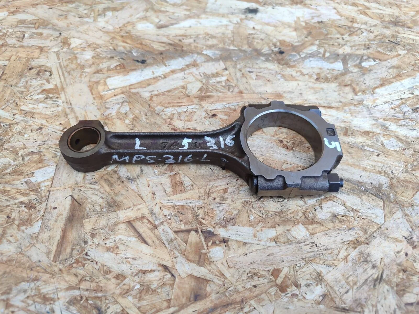 Шатун Mitsubishi Pajero 3 2000-2002гг. 6G74MPI